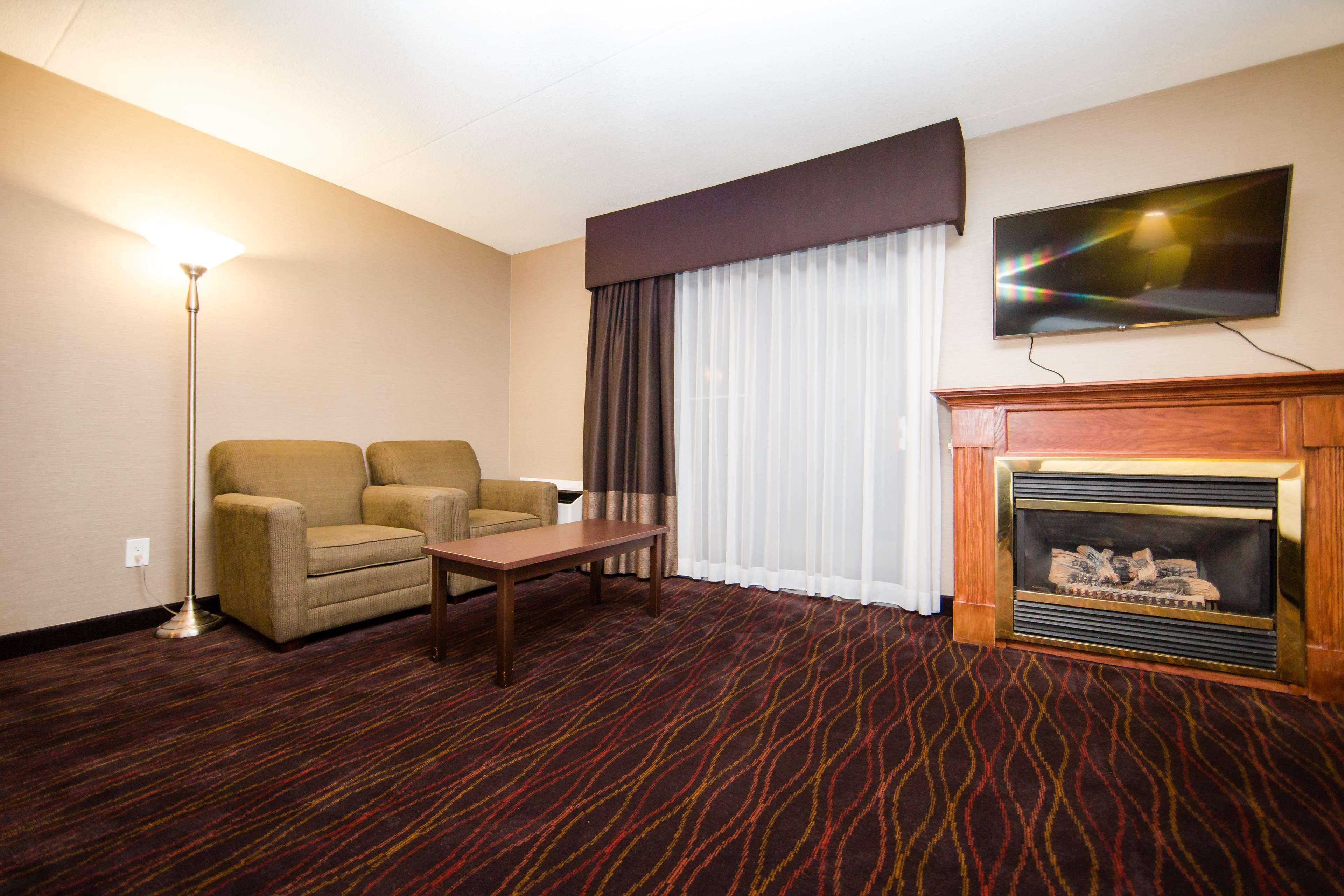 Best Western Plus Ottawa Kanata Hotel And Conference Centre Bagian luar foto